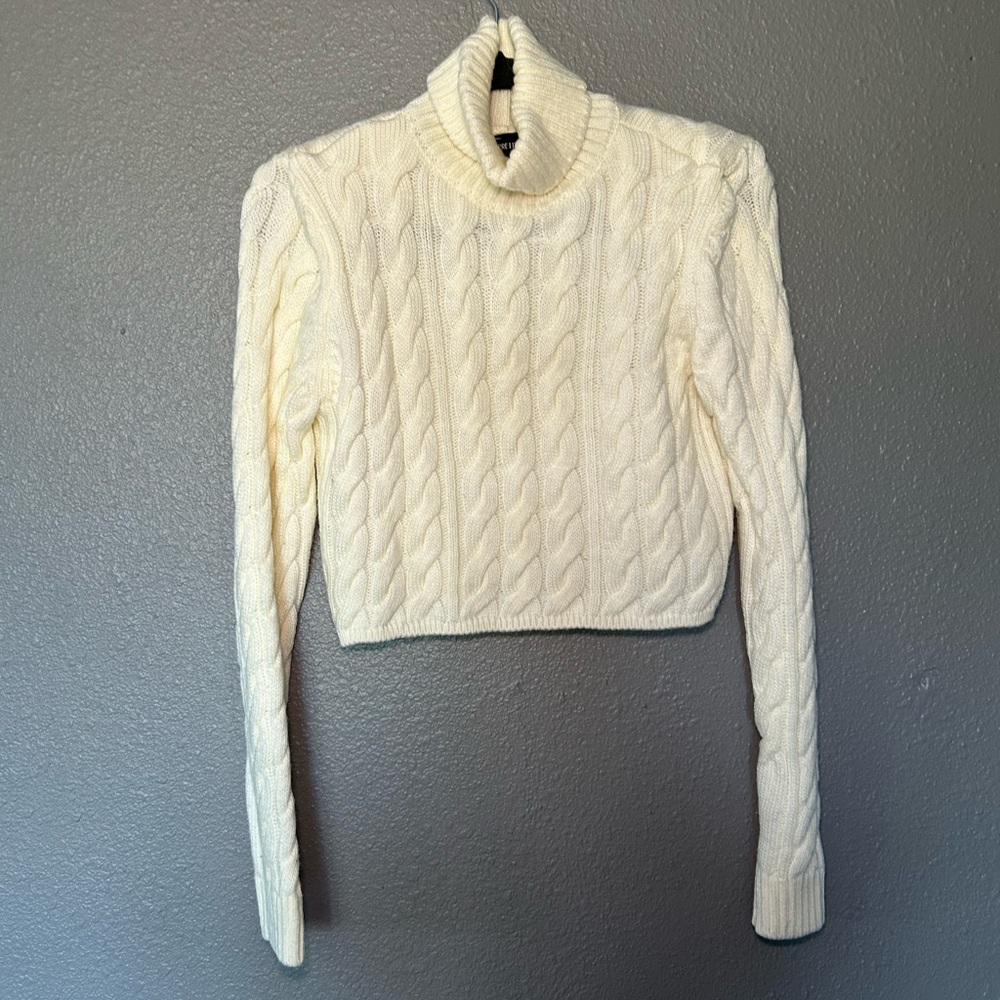 Pretty little thing cropped knitted sweater